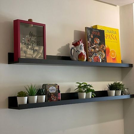 A Space That Feels Like Home With Private Parking มาลากา ภายนอก รูปภาพ