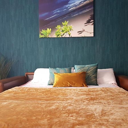 A Space That Feels Like Home With Private Parking มาลากา ภายนอก รูปภาพ